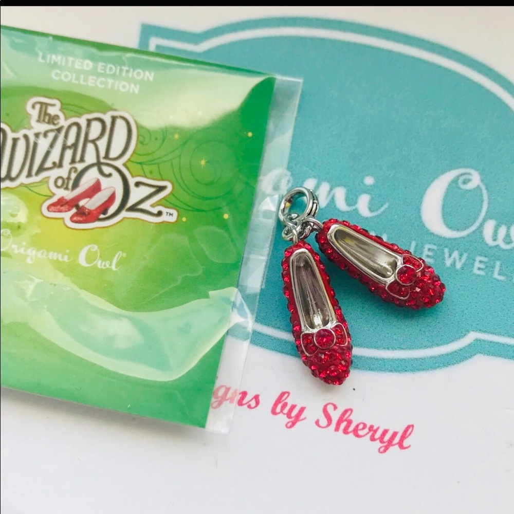 Origami Owl Wizard Of Oz Red Heeled Slippers pendant…Limited Edition